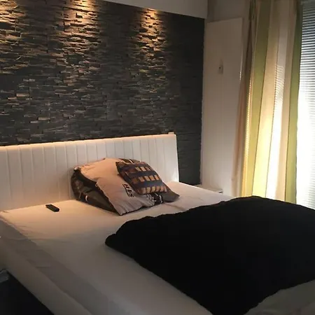 Apartmán Flat Sud, 15 Min Near Exibition Dusseldorf And Airport Dus Duisburg